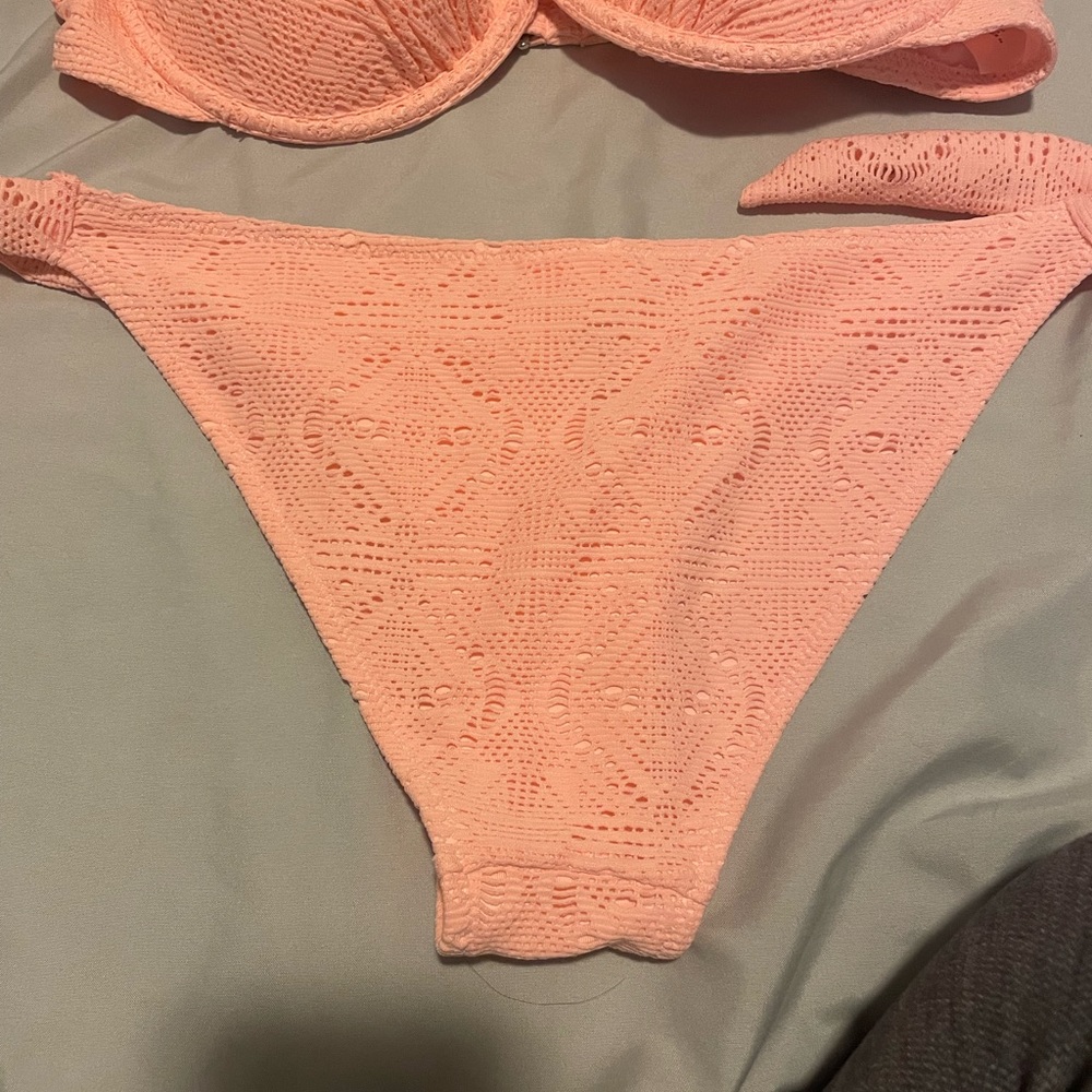 Bikini - Picture 4 of 6